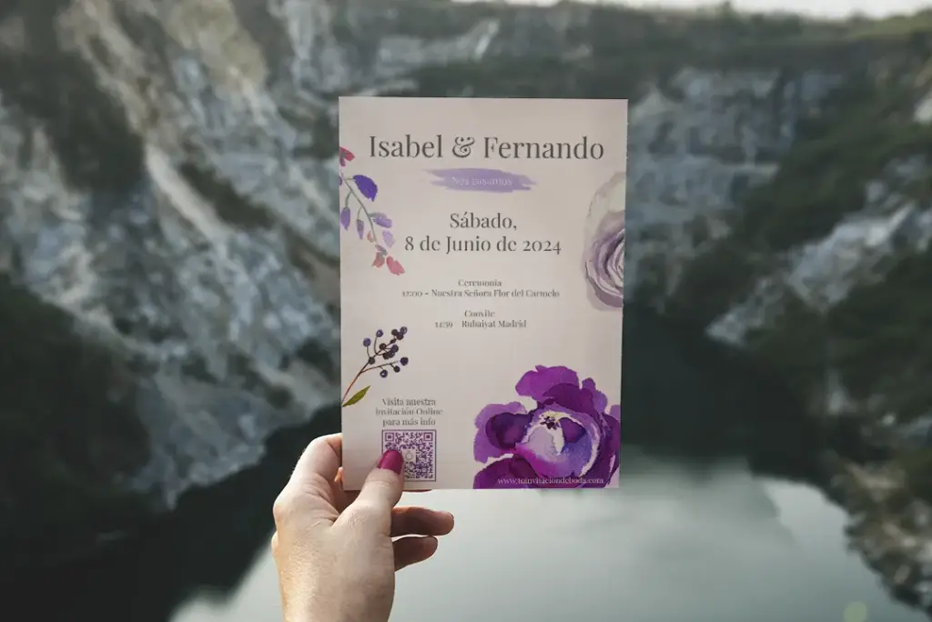 Invitación en papel personalizada con QR de enlace